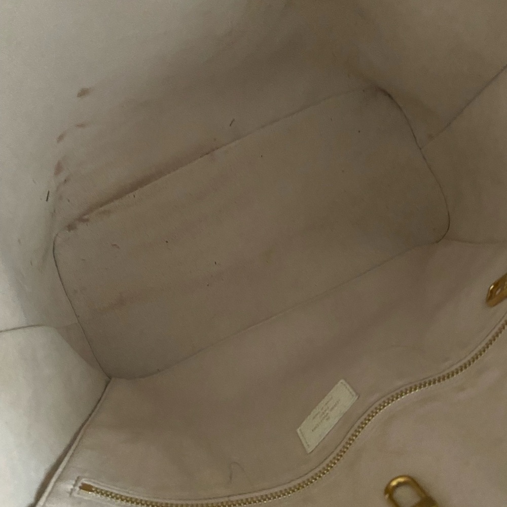 *Limited Edition* Louis Vuitton Neverfull MM
M21579 - Picture 16 of 17